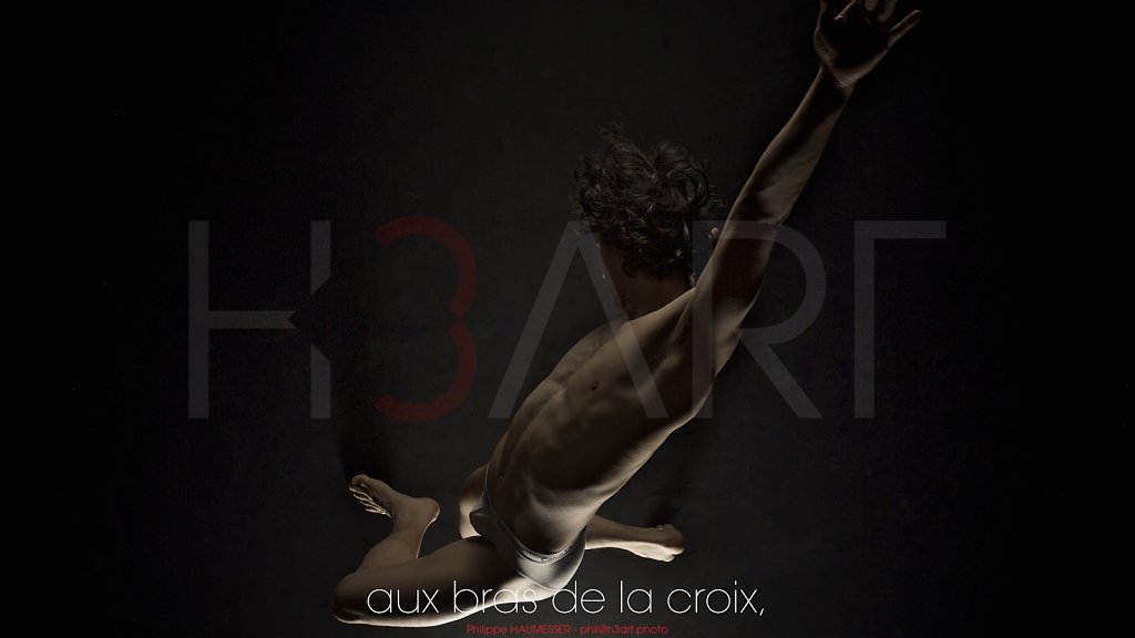 aux bras de la croix,