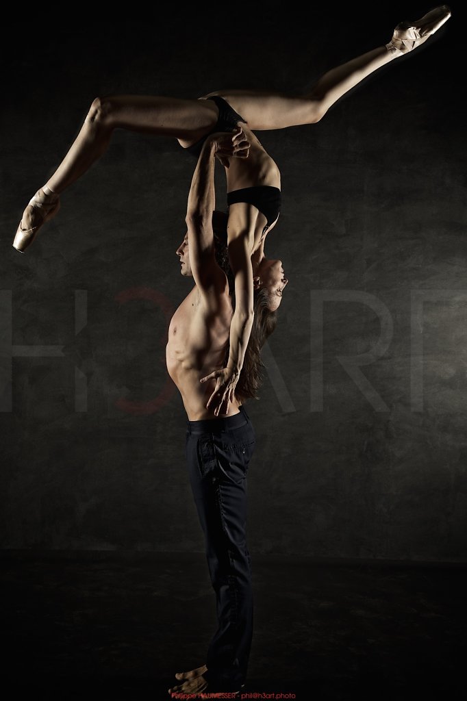 Itziar MENDIZABAL, first soloist Royal Ballet, London <br> Jean-Sébastien COLAU, guest principal dancer